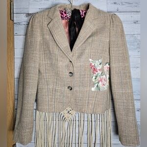 Vtg 80's Tan Tweed Cropped Blazer Jacket with Floral Embroidered Cat Detail